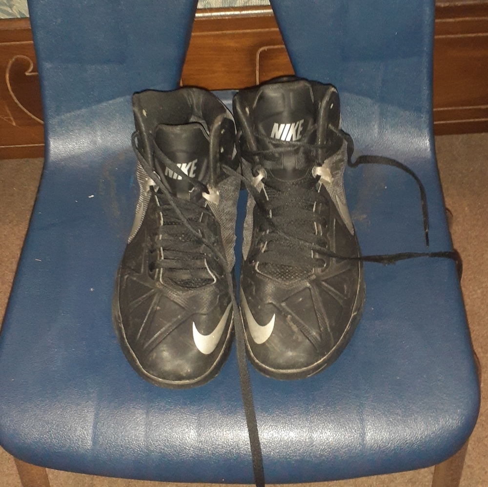 Nike air max body u tb basketball shoes